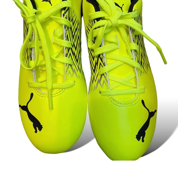 NIB Puma Yellow Juniors 6.5 Cleats - Picture 5 of 9